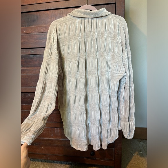 Free People My Best Top Button-Up Top Sz XS - Runs Big Winter Fog - NWOT - Picture 13 of 14